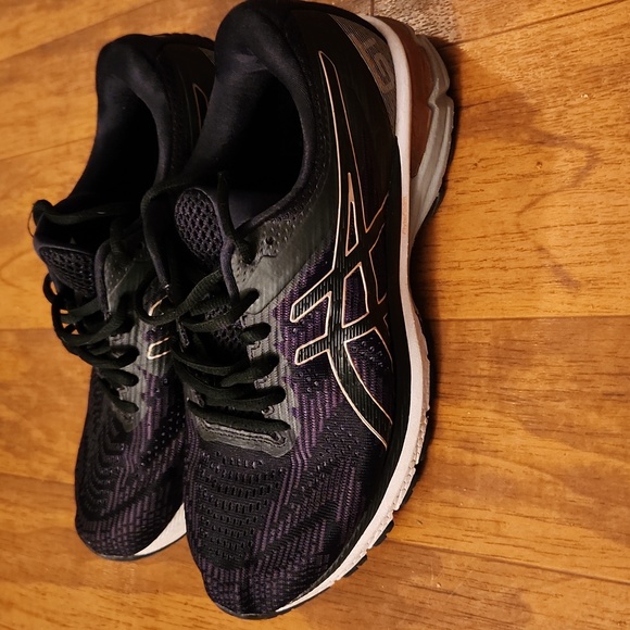 ASICS shoes - Picture 2 of 5